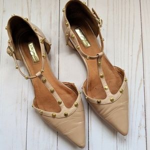 Nude studded pointed flats
